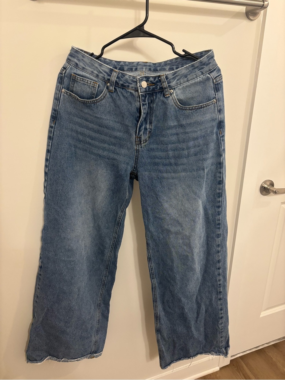 SHEIN Straight-Leg Women's Jeans - Medium Blue Wash